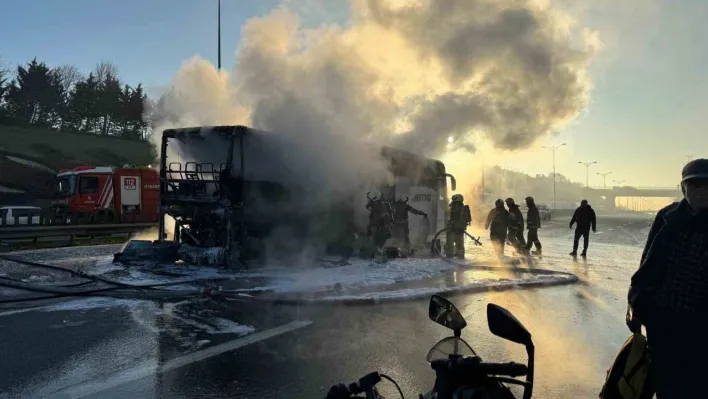 İstanbul'da yolcu otobüsü alevlere teslim oldu: 25 kişi ölümden döndü