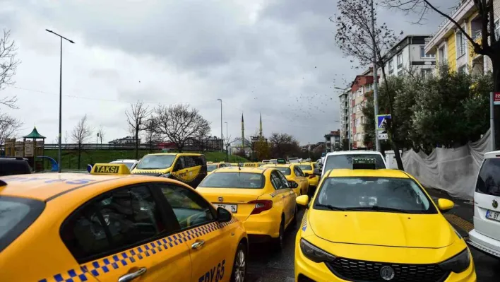 İstanbul'daki taksiciler taksimetrelerini güncellemeye başladı