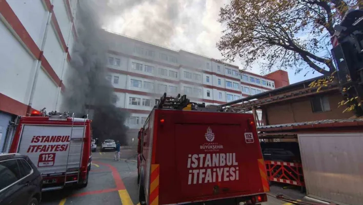 İstanbul Eğitim ve Araştırma Hastanesi'nde yangın paniği: Hastalar sedyeyle başka kliniklere sevk edildi