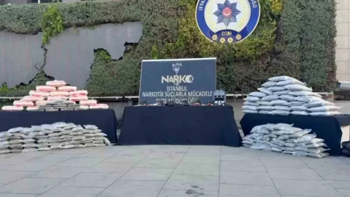 İstanbul merkezli 6 ilde ve Norveç'teki operasyonda ele geçirilen uyuşturucu emniyette sergilendi