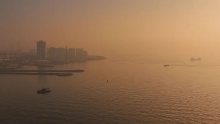 İstanbul sisle birlikte kartpostallık görüntülere sahne oldu