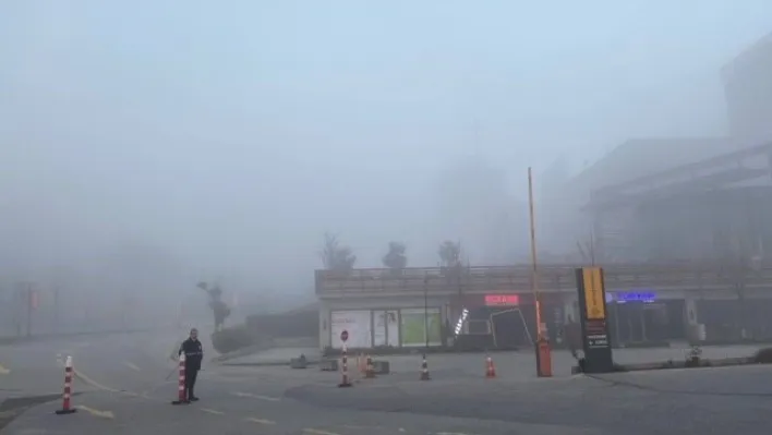 İstanbul sisli bir güne uyandı: Görüş mesafesi düşünce sürücüler zor anlar yaşadı