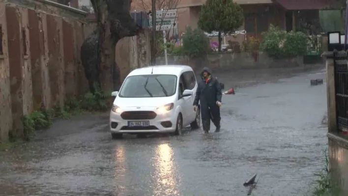 İstanbul'u şiddetli yağış ve fırtına esir aldı