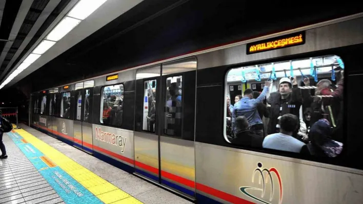 İstanbul'un en yoğun kullanılan geçidi Marmaray 11'inci yaşını yolcu rekoruyla kutladı