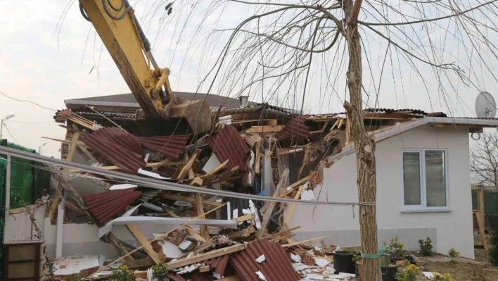 İstanbul'un içme suyu havzasına yapılan 22 kaçak yapı yıkıldı