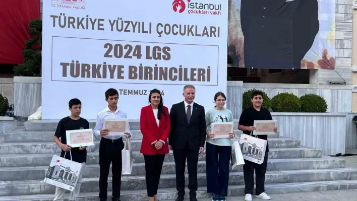 İstanbul Valisi Gül, LGS Türkiye birincilerini ağırladı