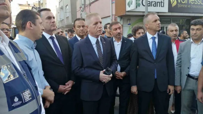 İstanbul Valisi Gül, Pendik'te İETT otobüsünün binaya çarptığı olay yerinde incelemede bulundu