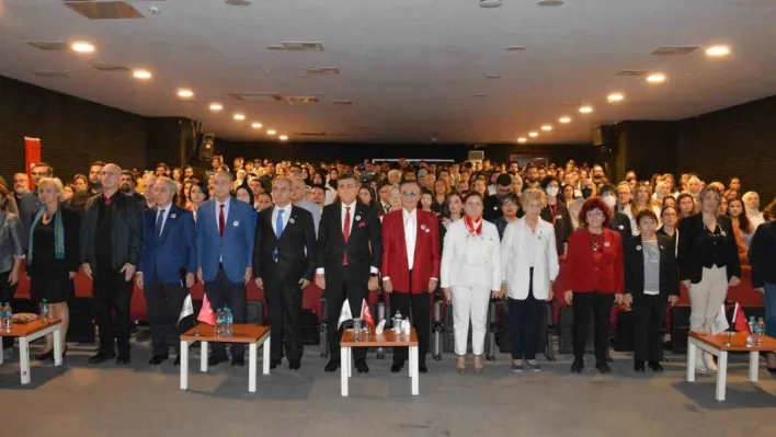 İstanbul Yeni Yüzyıl Üniversitesi Cumhuriyetin 100. yılını düzenlenen törenle kutladı