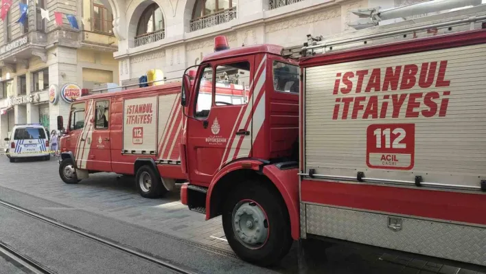 İstiklal Caddesi'nde yangın paniği: Cadde dumanla kaplandı