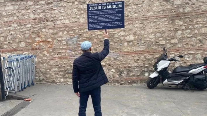 İsveç Konsolosluğunda İngilizce protesto