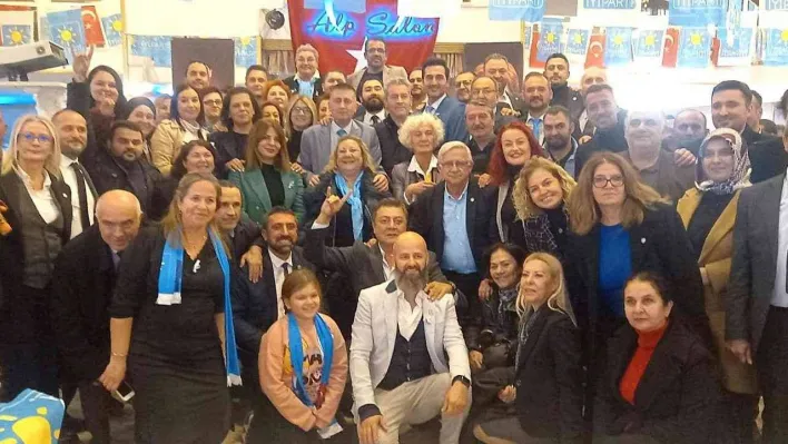 İYİ Parti Edremit 3. Olağan Kongresi'nde Oğuzhan Cıvgız güven tazeledi