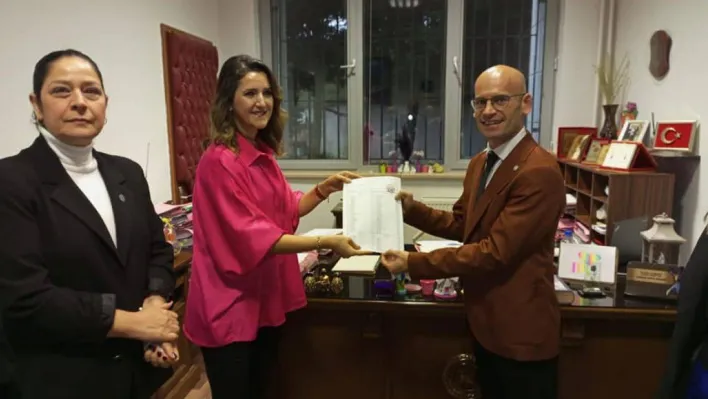 İYİ Parti İlçe Başkanı Ceylan, mazbatasını aldı