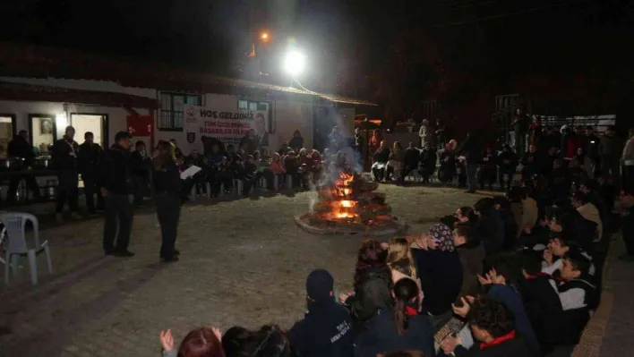 İzcilere doğada hayatta kalma dersi