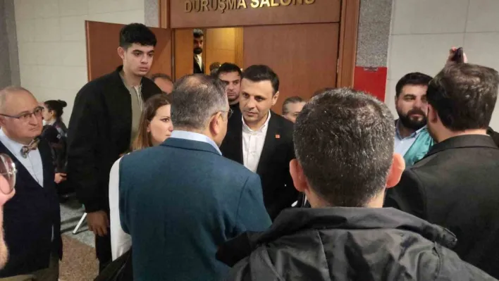 İzinsiz yürüyüşlere katılarak provokatif paylaşım yaptıkları iddia edilen 90 sanığın yargılanmasına başlandı