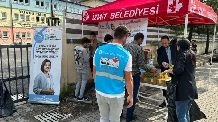 İzmit Belediyesi sınava giren gençleri yalnız bırakmadı