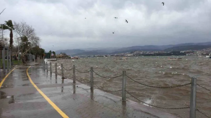 İzmit Körfezi'nde fırtına