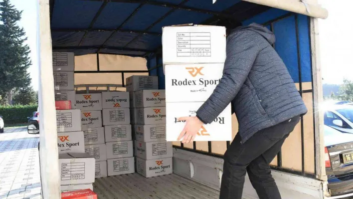 İznik Belediyesi'nden miniklere kışlık hediye