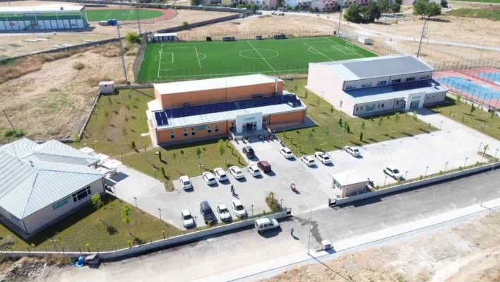 İznik'te dev tesis yüzme kurslarıyla faaliyete başladı