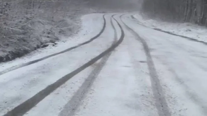 İznik'te kar etkisini sürdürüyor