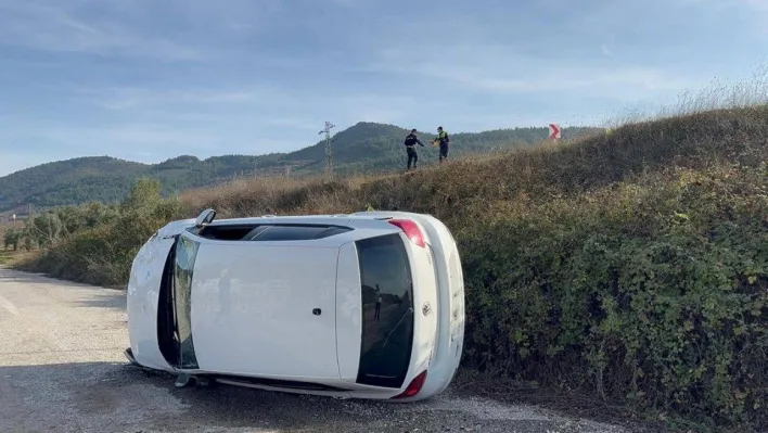 İznik'te otomobil şarampole uçtu: 2 yaralı