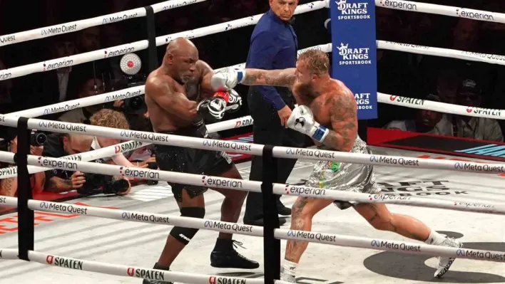 Jake Paul, Mike Tyson'ı mağlup etti