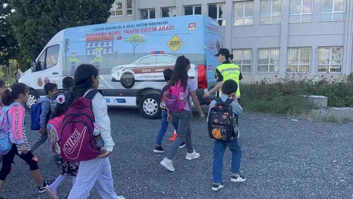 Jandarma'dan eğitim - öğretim döneminin ilk gününde sıkı denetim