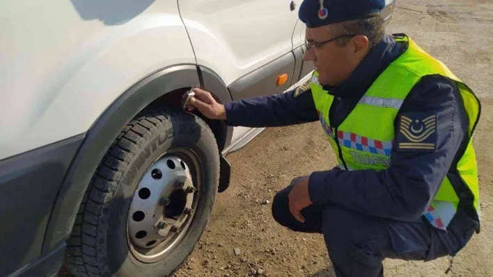 Jandarmadan kış lastiği denetimi