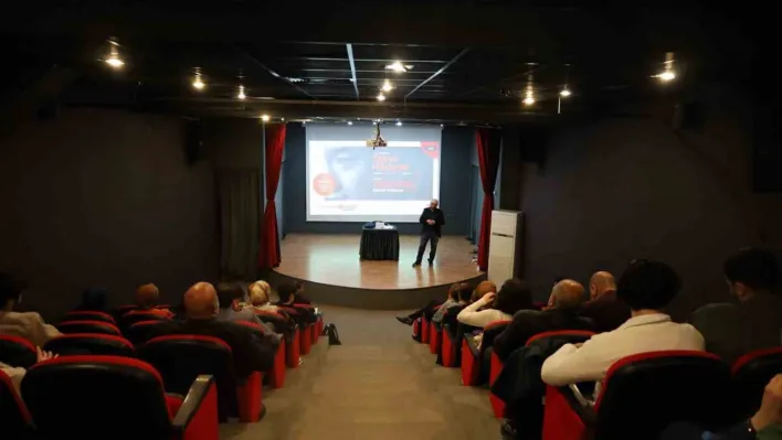 Japon ailesinin dönüşümü konuşuldu: Tokyo hikayesi Sakarya'da izleyiciyle buluştu