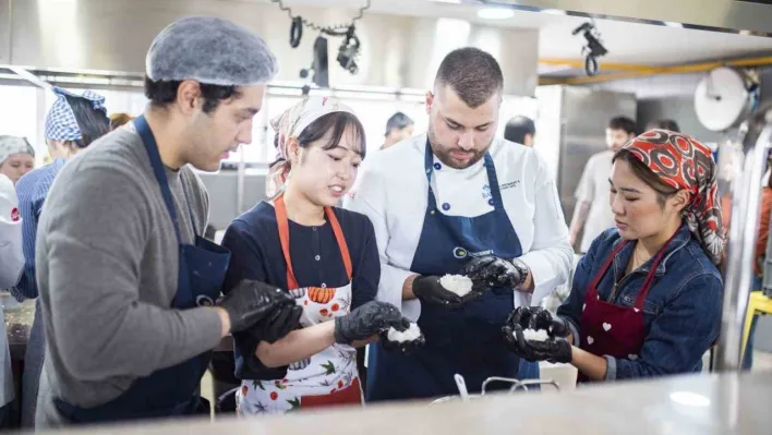 Japon öğrencilere Türk mutfağı dersi