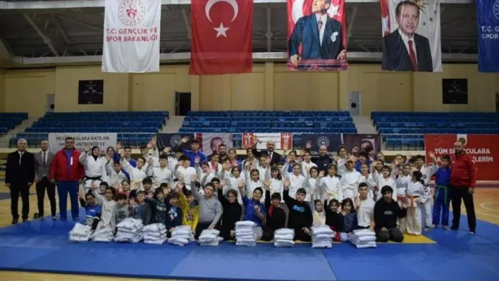 Judo sporcuları birlikte antrenman yaptı