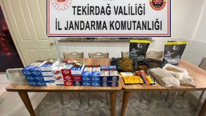 Kaçakçılara jandarma darbesi: Binlerce makaron, kilolarca kaçak tütün ele geçirildi