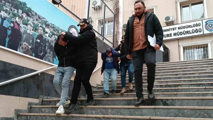 Kadıköy'de 88 yaşındaki vatandaşı arayıp 500 bin TL dolandıran iki şüpheli yakalandı