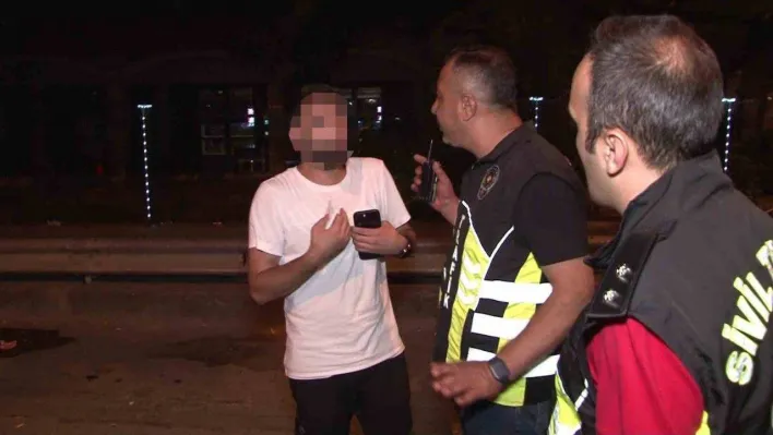 Kadıköy'de denetime ehliyetsiz takılarak ceza yiyen sürücüden şaşırtan tepki: 'Ehliyetim var ama yanımda değil'