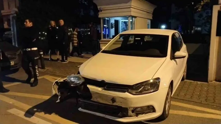 Kadıköy'de otomobil motosiklete çarptı: 1 ağır yaralı