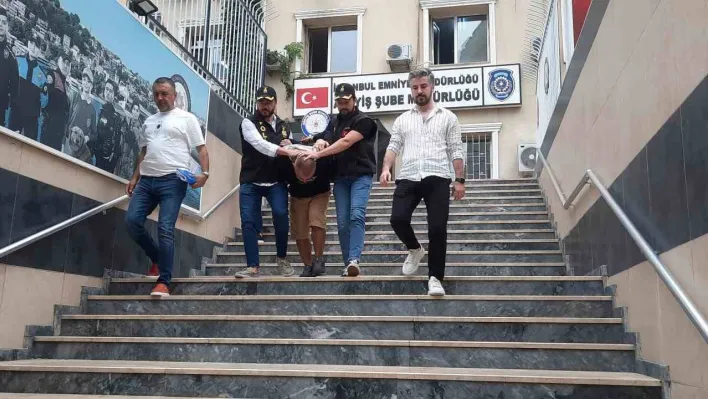 Kadıköy'de tartıştığı kadını 4'üncü kattan ittiği iddia edilen avukat gözaltında