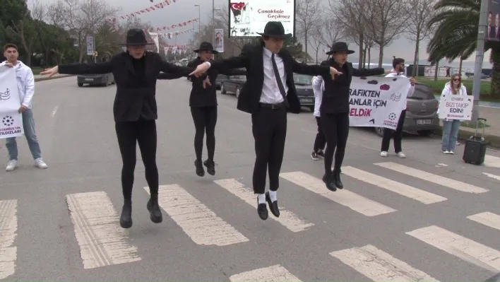 Kadıköy trafiğinde 'moonwalk' dansı