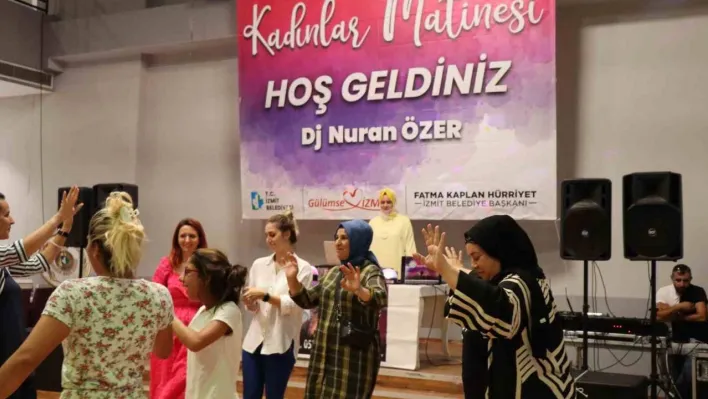 Kadınlar matinesinde buluşan kadınlar gönüllerince eğlendi