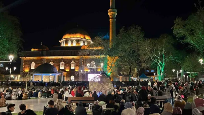 Kadir Gecesi'nde Balıkesir'de camiler doldu taştı