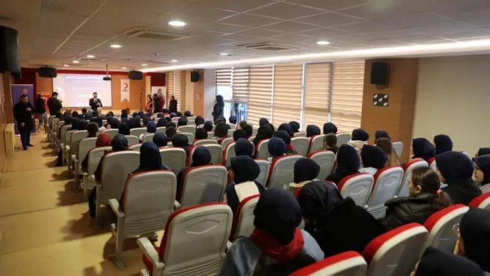 Kağıthane Belediyesi ilçedeki tüm gençleri afetlere karşı eğitiyor