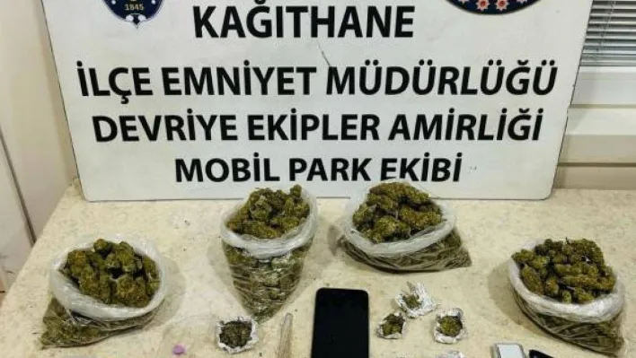 Kağıthane'de şüphelinin üzerinden uyuşturucu çıktı, torbacı kıskıvrak yakalandı