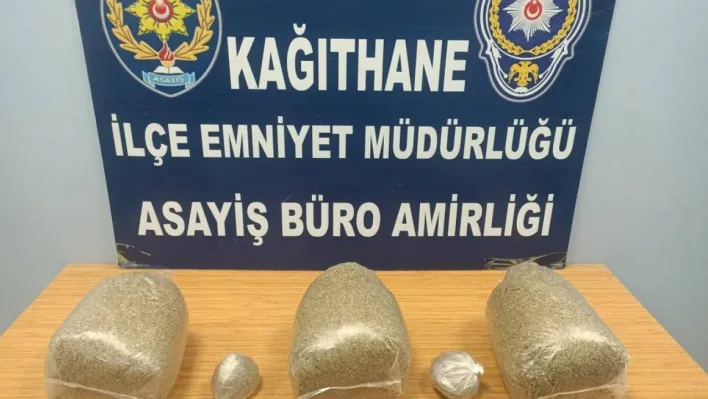 Kağıthane'de ticari takside uyuşturucu ticareti polise takıldı: 3 gözaltı