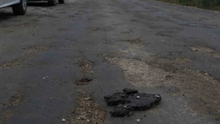 Kahramankazan'ın 35 köyünü Ankara'ya bağlayan Kaplu Deresi Yolu'na sıcak asfalt yıllardır dökülmüyor