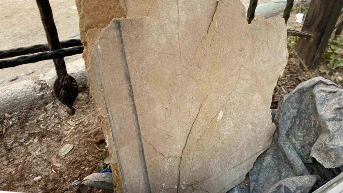 Kahramanmaraş'ta enkazda 'Ben ölürsem kalanlar okusun' yazılı tahta parçası bulundu