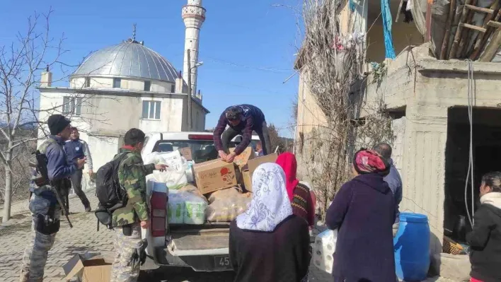 Kahramanmaraş'ta yardım malzemeleri depremzedelere ulaştırılıyor