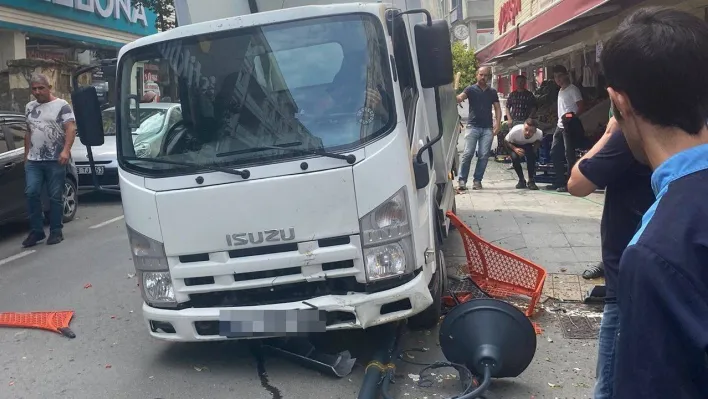 Kamyonetin el fren teli koptu, facianın eşiğinden dönüldü