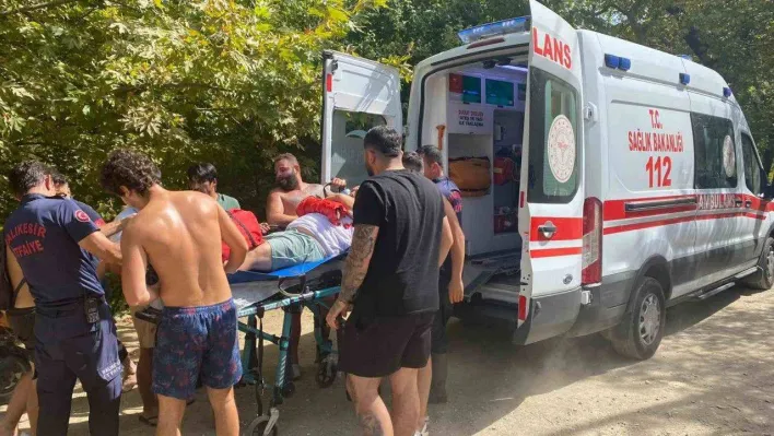 Kanyondan düşerek yaralanan kişiyi itfaiye kurtardı