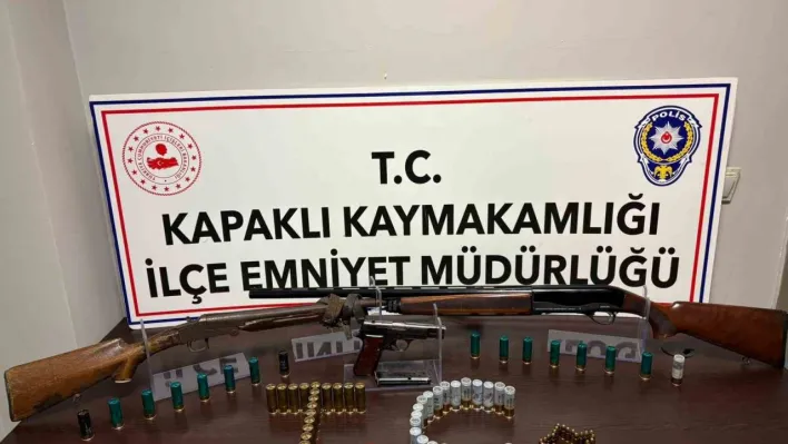 Kapaklı'da arama yapılan evde ruhsatsız tabanca ve 2 av tüfeği ele geçirildi
