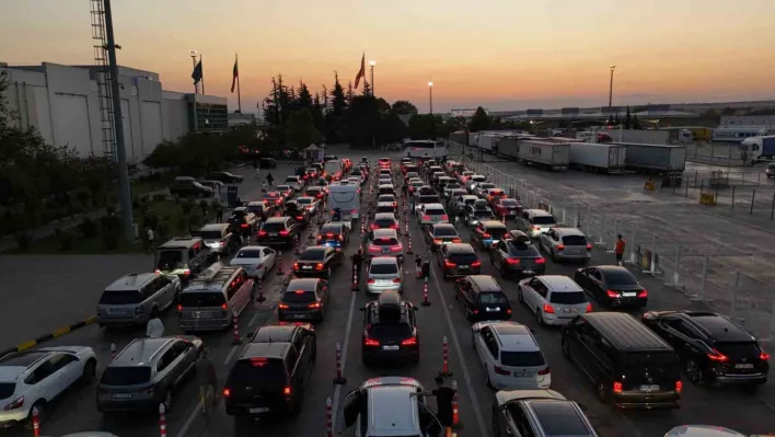 Kapıkule'de gurbetçilerin hüzünlü dönüş yolculuğu