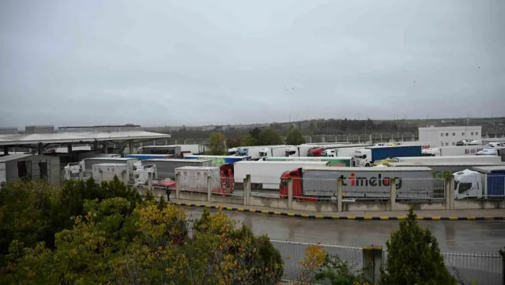 Kapıkule'de rekor geçiş: 1 saatte 96 tır işlem gördü