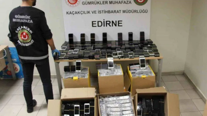 Kapıkule Gümrük Kapısı'nda 3 milyon 730 bin lira değerinde 6 bin adet telefon ele geçirildi